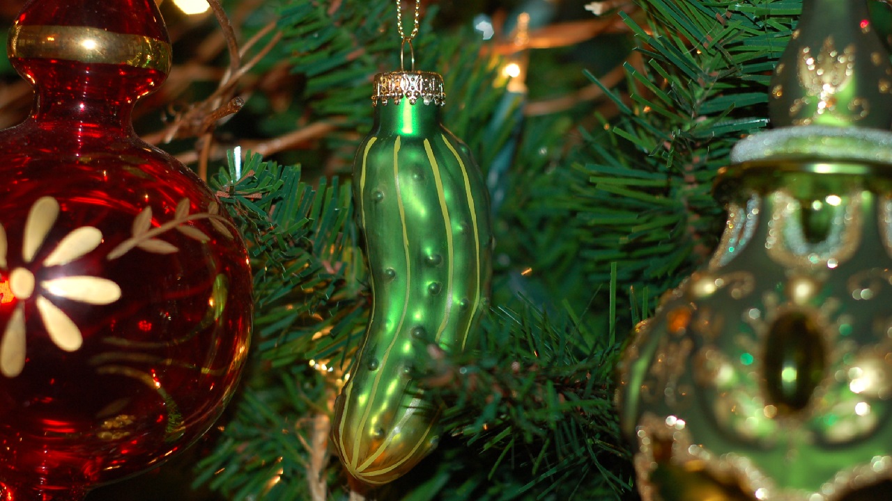 Christmas-Pickle-German-Tradition.jpg